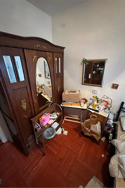 Zimmer vor der Entrümpelung